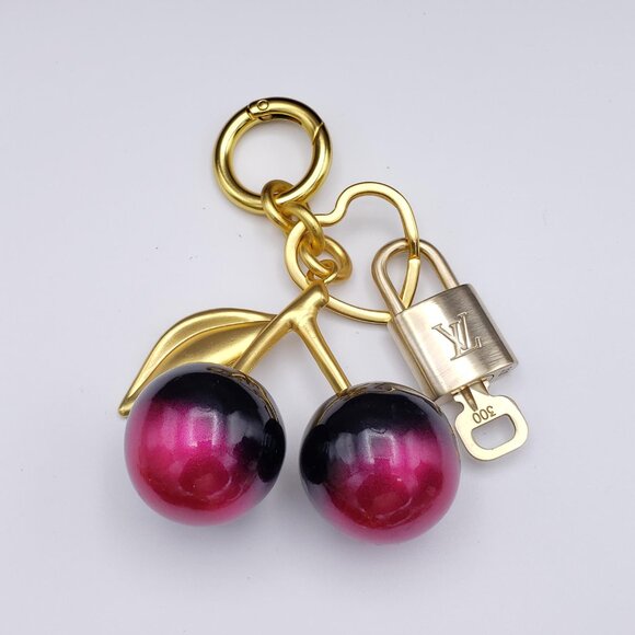 Authentic Louis Vuitton Gold Padlock 🔑 Unbranded Apple Keychain Bag Charm LV - Picture 8 of 12